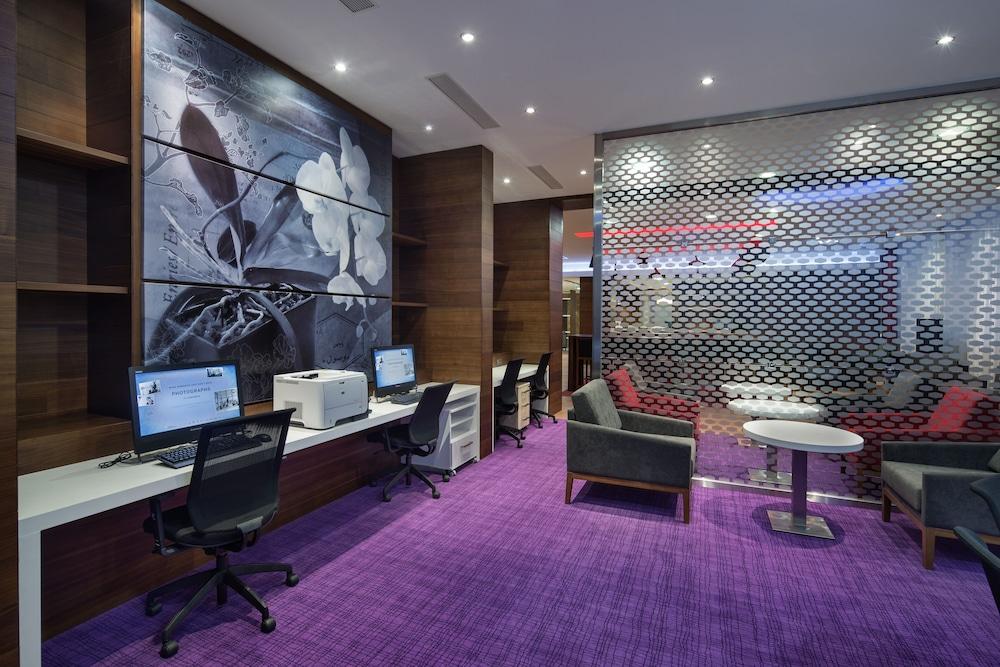 Hampton By Hilton Istanbul Kayasehir Hotel Екстериор снимка