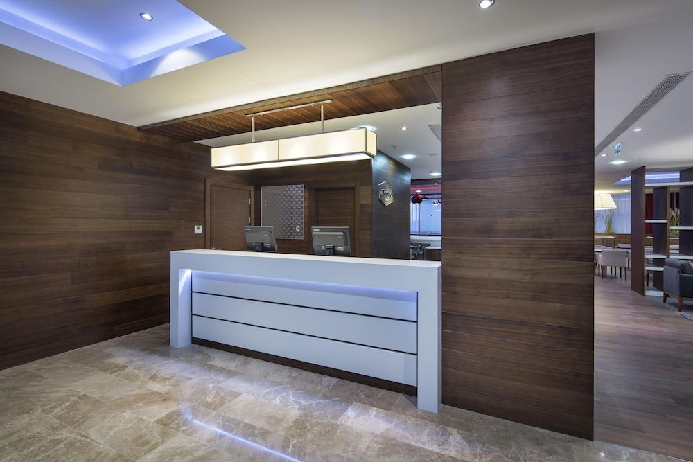 Hampton By Hilton Istanbul Kayasehir Hotel Екстериор снимка