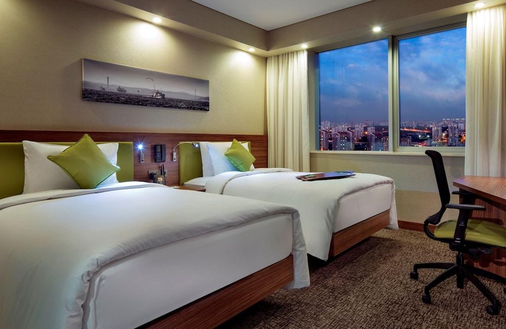Hampton By Hilton Istanbul Kayasehir Hotel Екстериор снимка