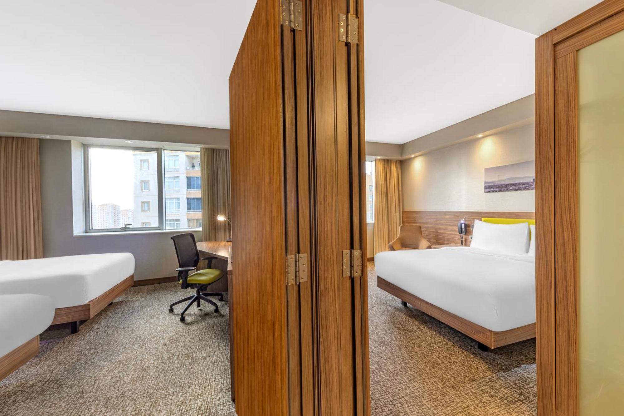 Hampton By Hilton Istanbul Kayasehir Hotel Екстериор снимка