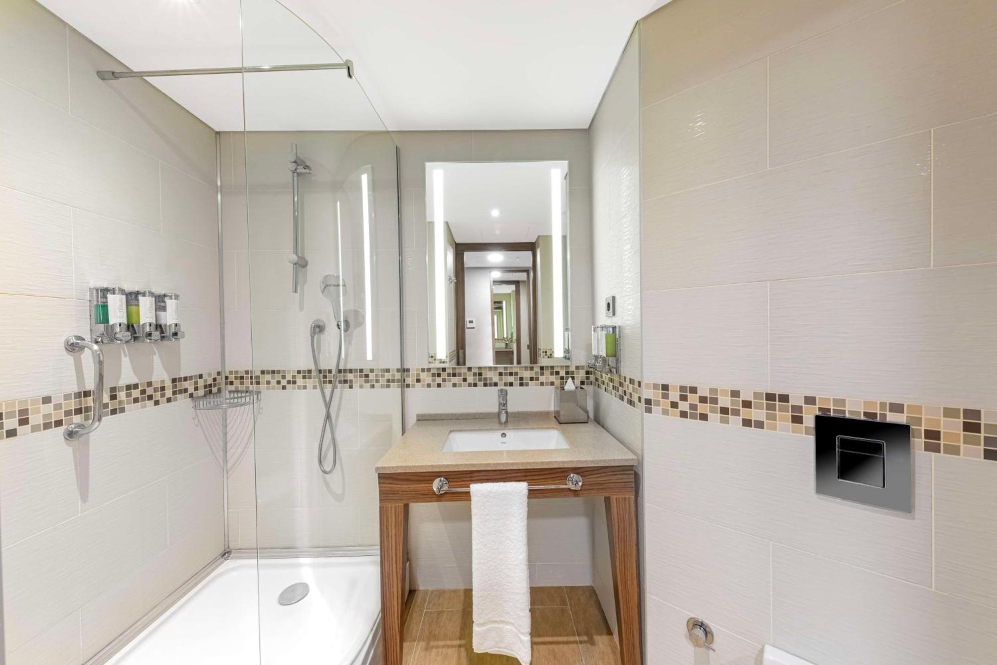 Hampton By Hilton Istanbul Kayasehir Hotel Екстериор снимка