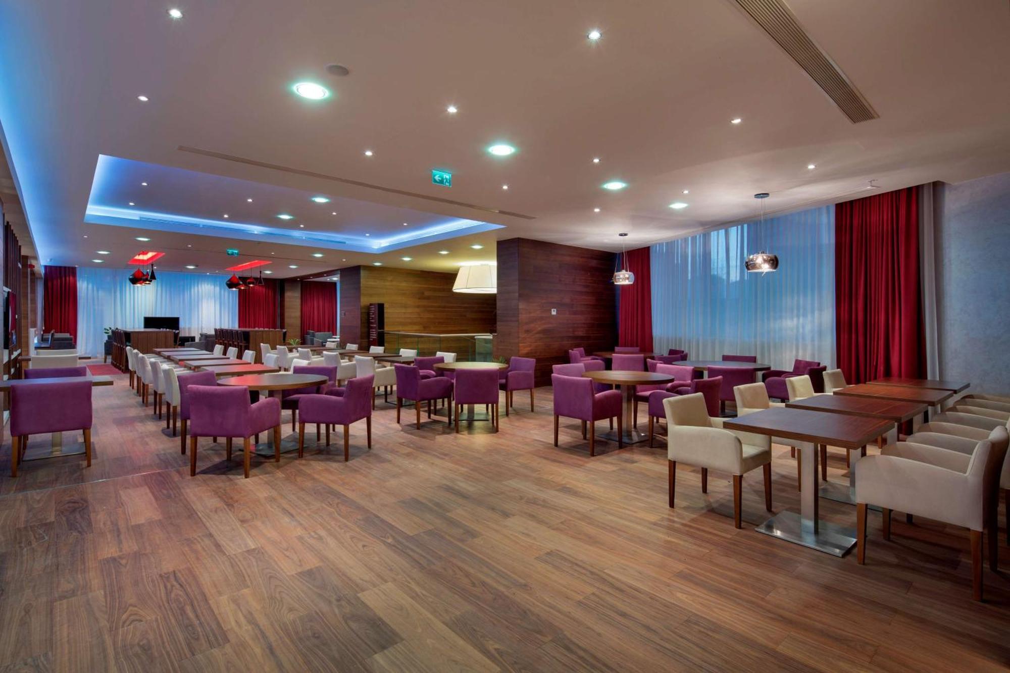 Hampton By Hilton Istanbul Kayasehir Hotel Екстериор снимка