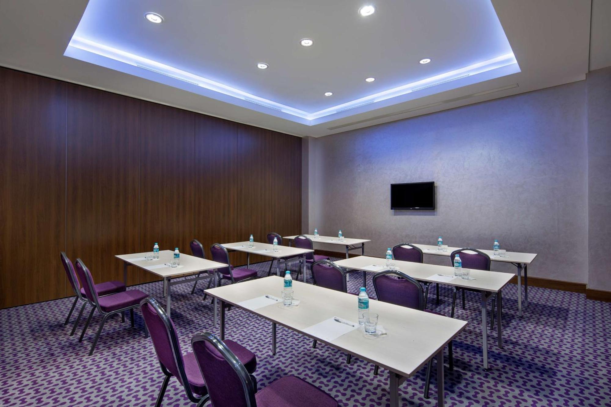 Hampton By Hilton Istanbul Kayasehir Hotel Екстериор снимка
