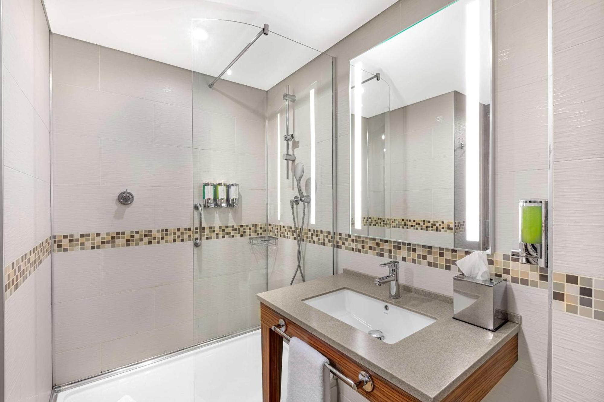 Hampton By Hilton Istanbul Kayasehir Hotel Екстериор снимка