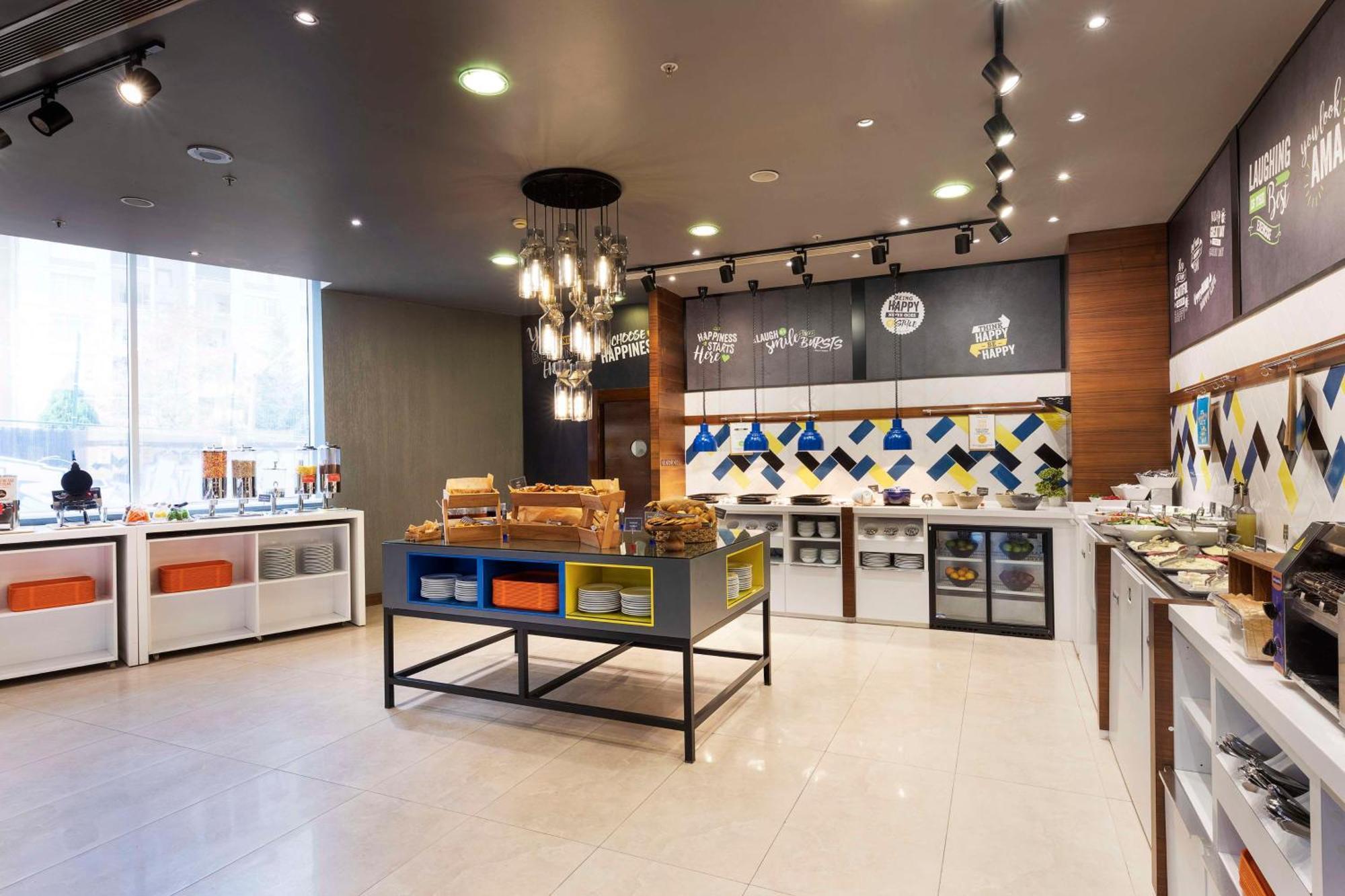 Hampton By Hilton Istanbul Kayasehir Hotel Екстериор снимка