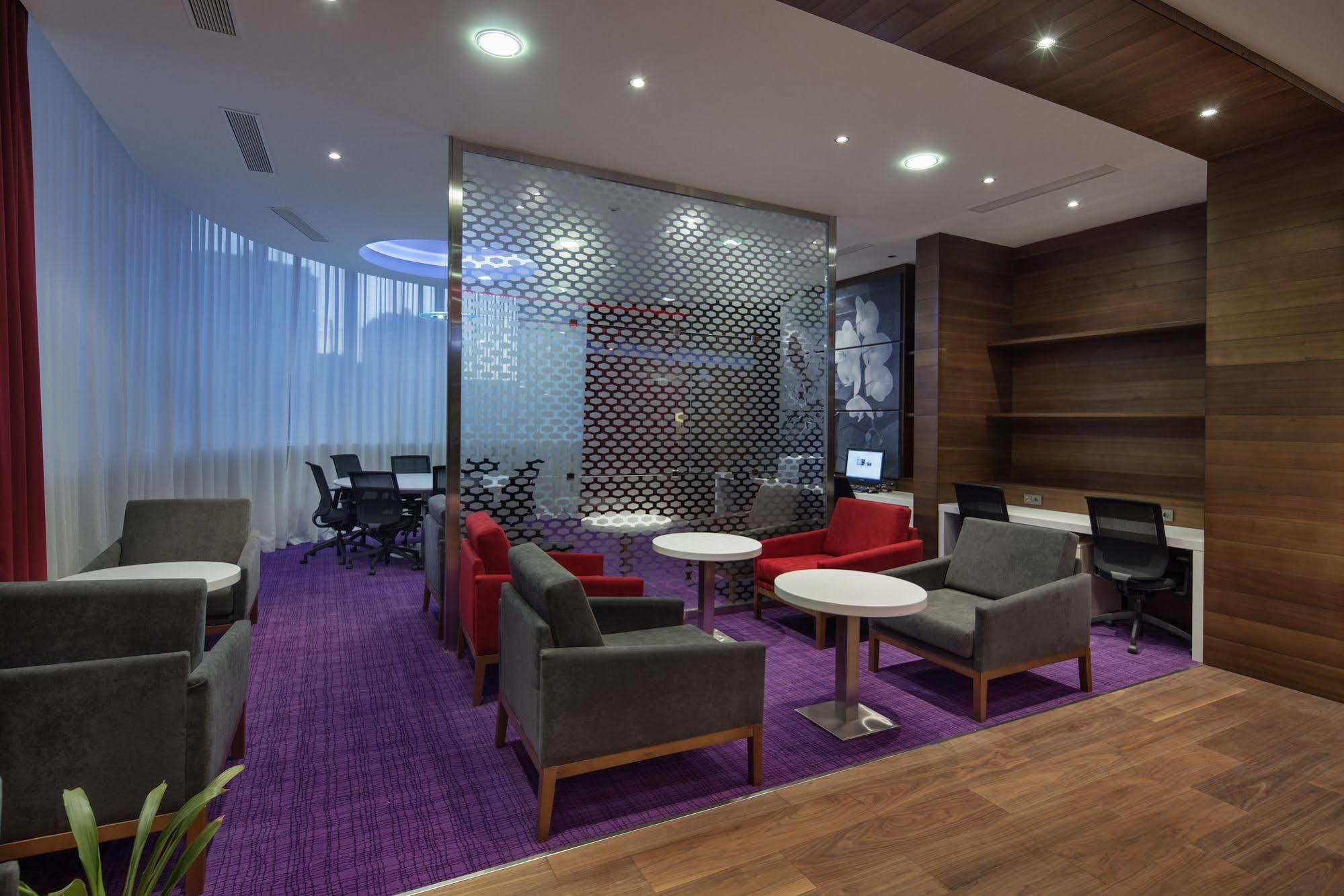 Hampton By Hilton Istanbul Kayasehir Hotel Екстериор снимка