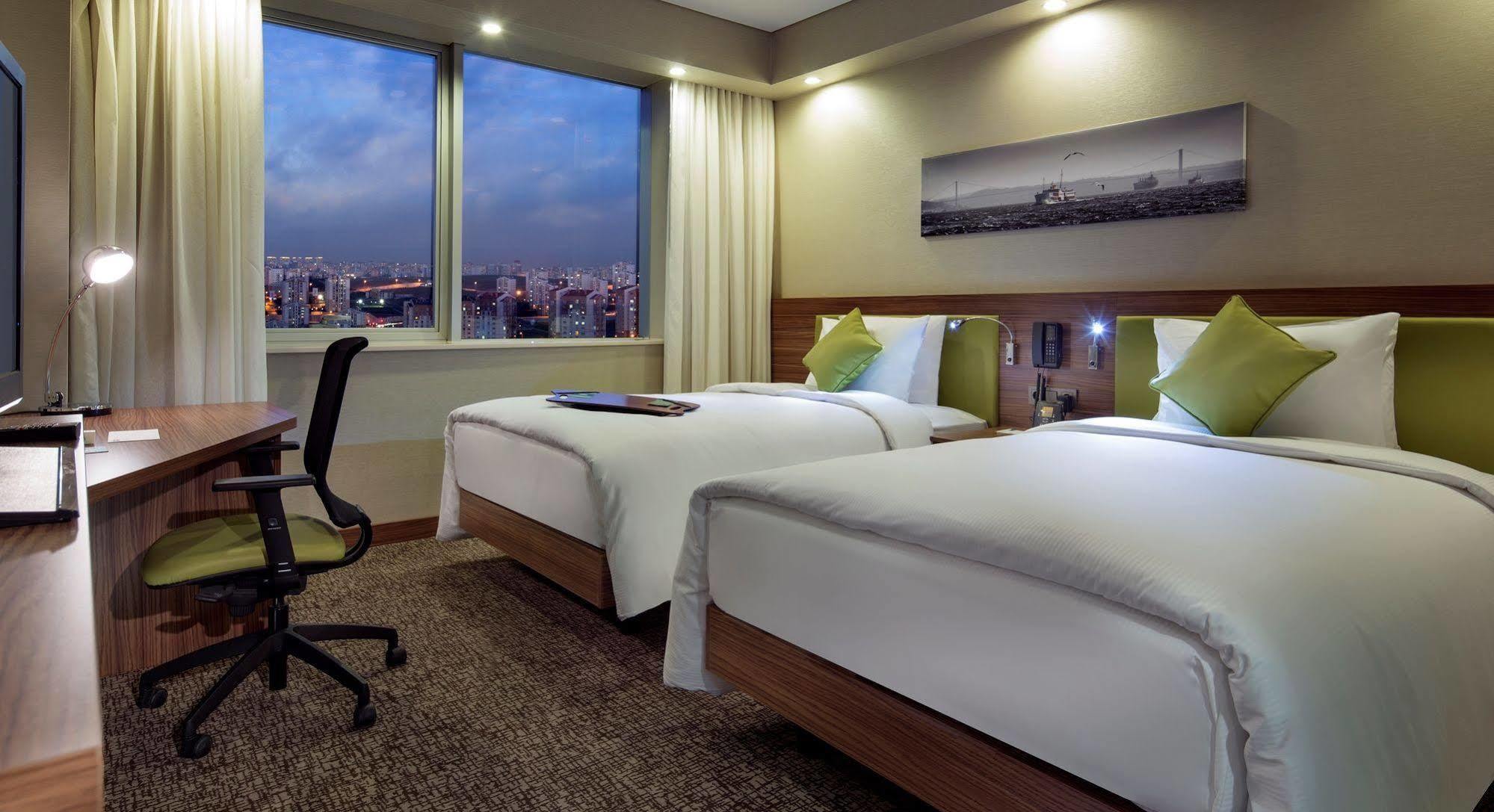 Hampton By Hilton Istanbul Kayasehir Hotel Екстериор снимка