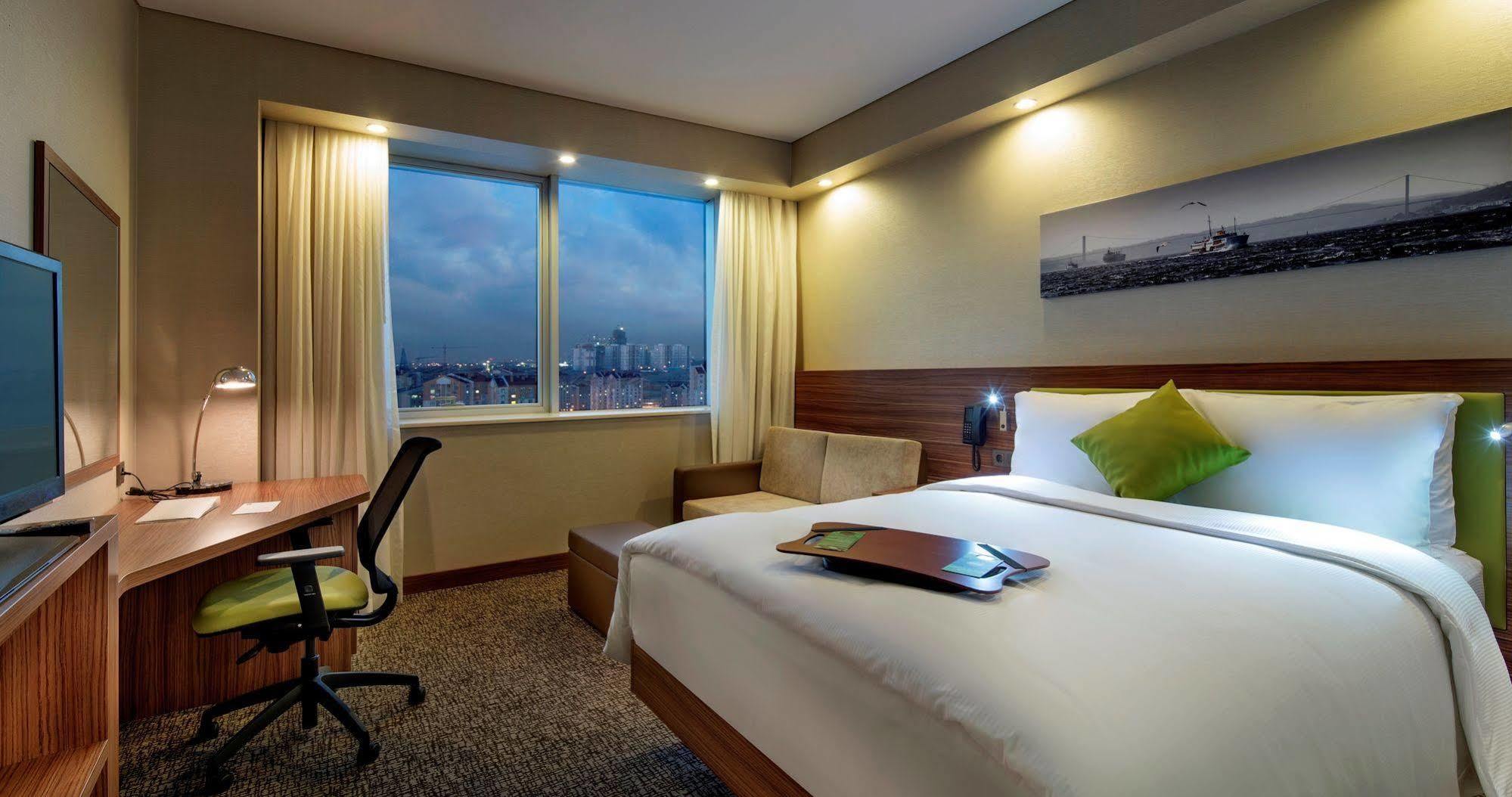 Hampton By Hilton Istanbul Kayasehir Hotel Екстериор снимка